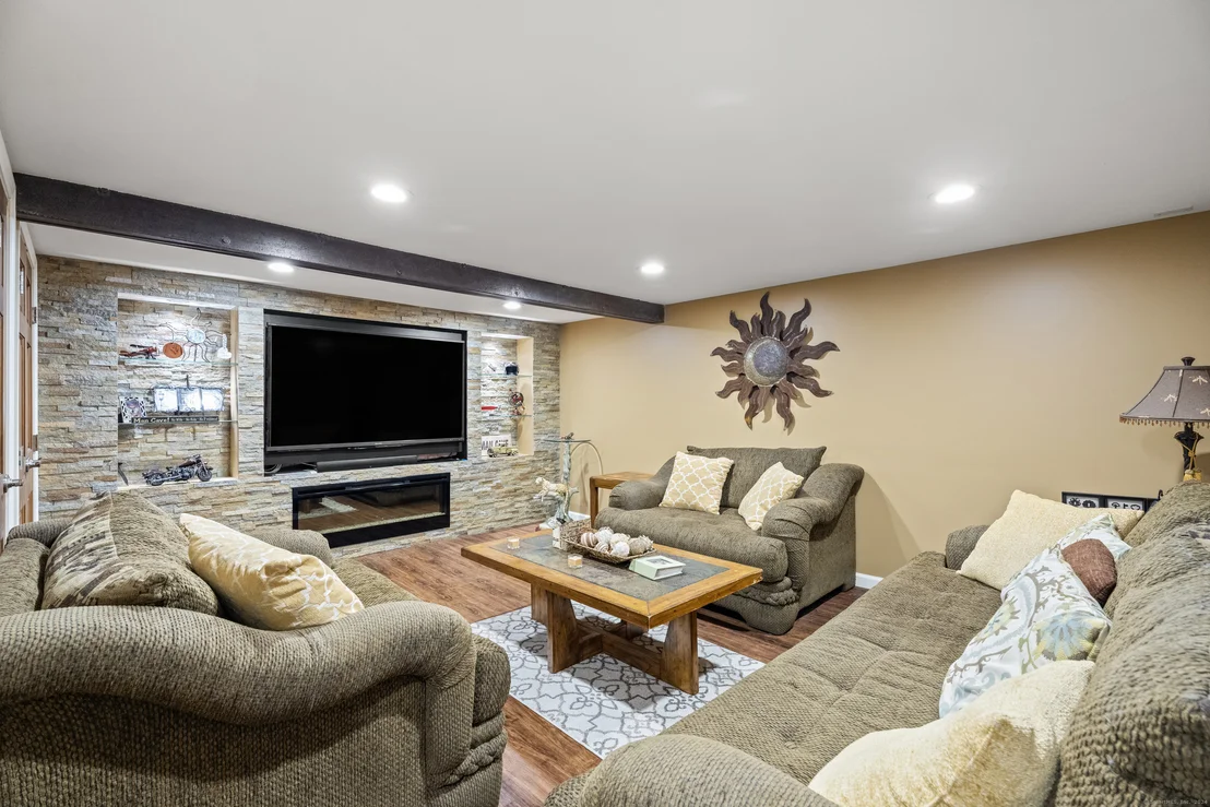 Photo of 511 Salmon Brook Street