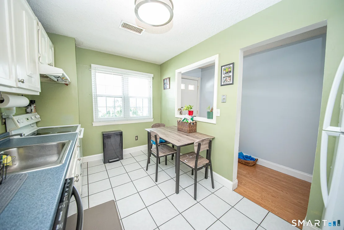 Photo of Unit F at 4 Georgetown Drive