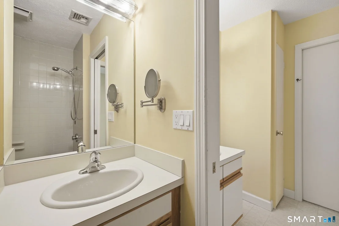 Photo of Unit B at 15 Thistle Way