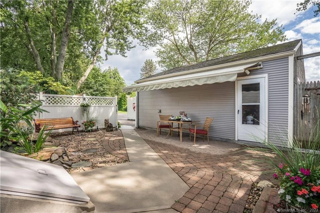 Photo of 95 Robbins Avenue