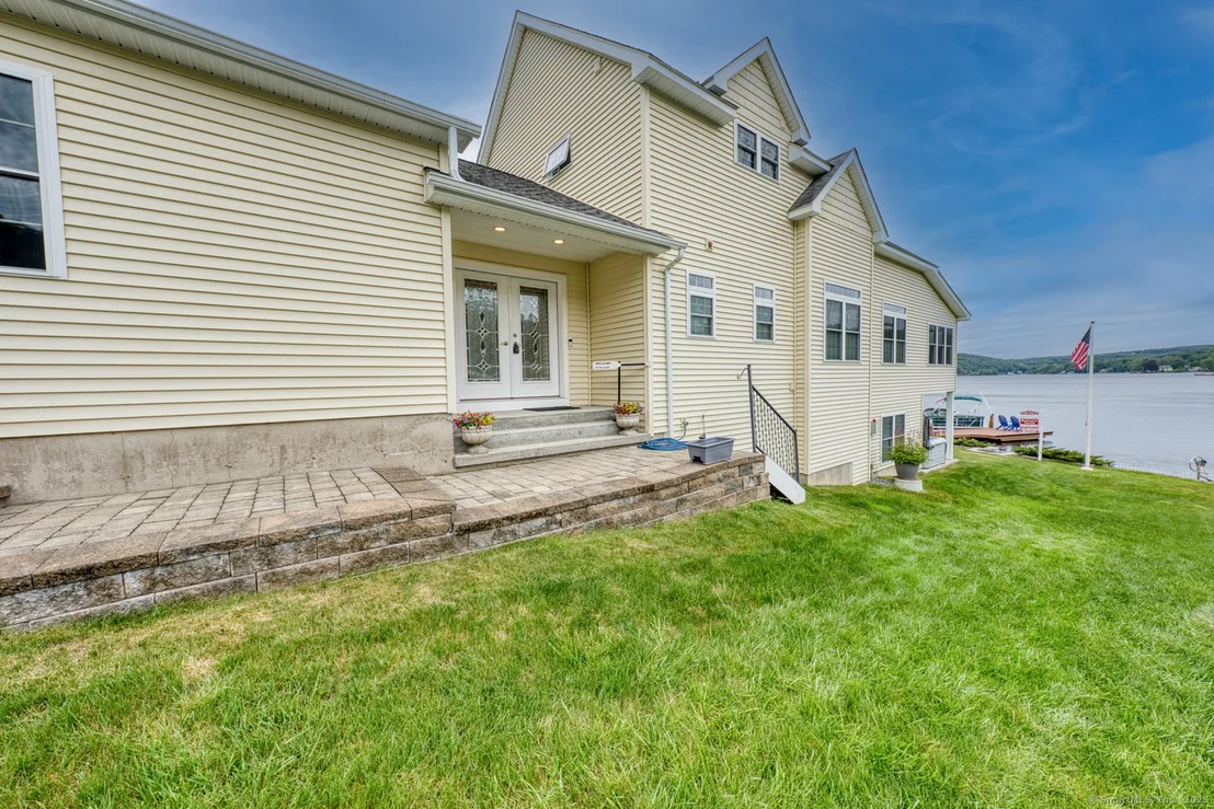 Photo of 722 Lake Drive
