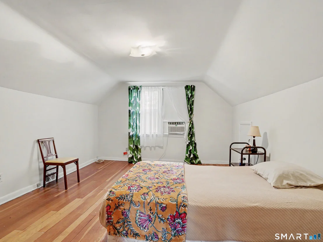 Photo of 64 Breyer Avenue