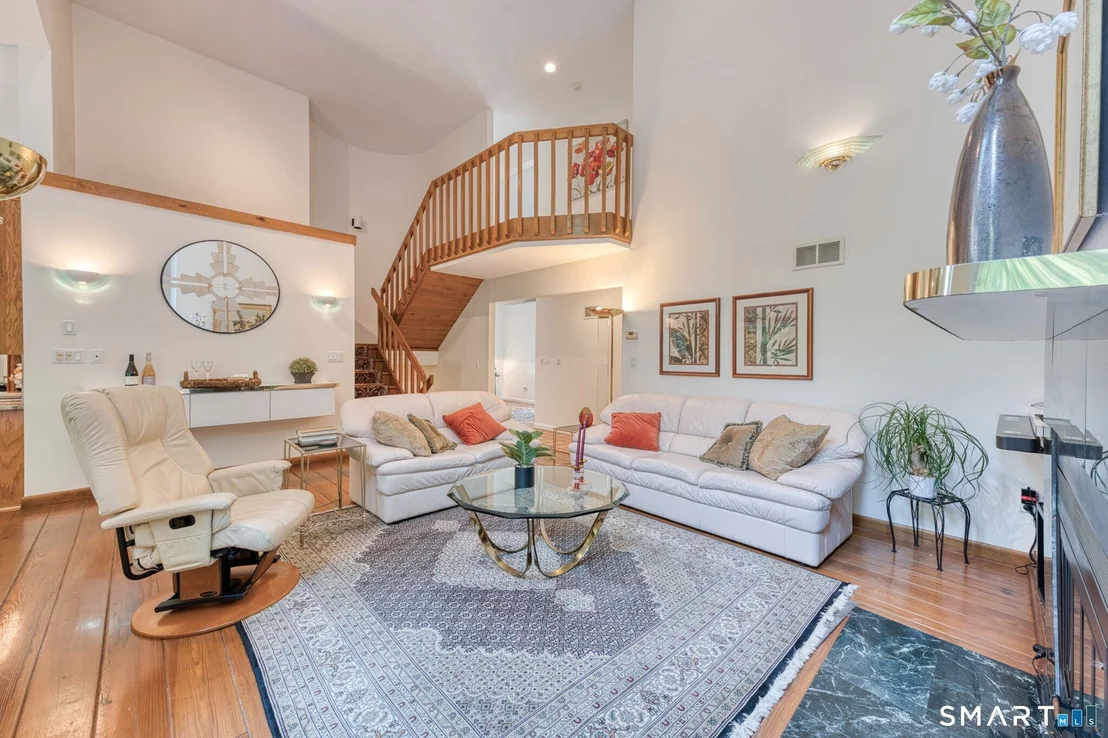 Photo of 73 Greentree Drive