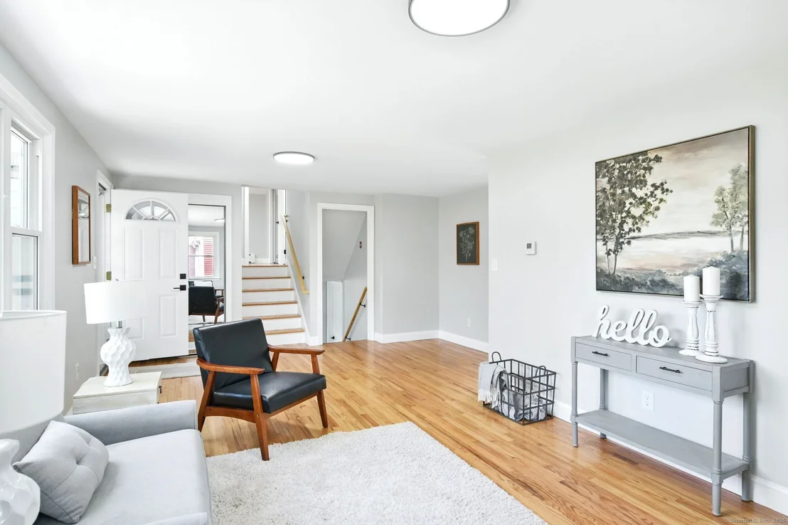 Photo of 843 Overhill Drive