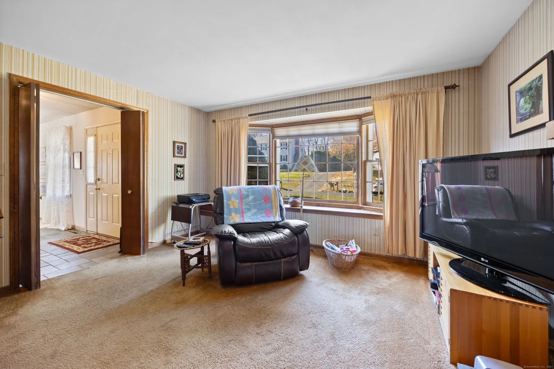 Photo of 325 Oak Drive