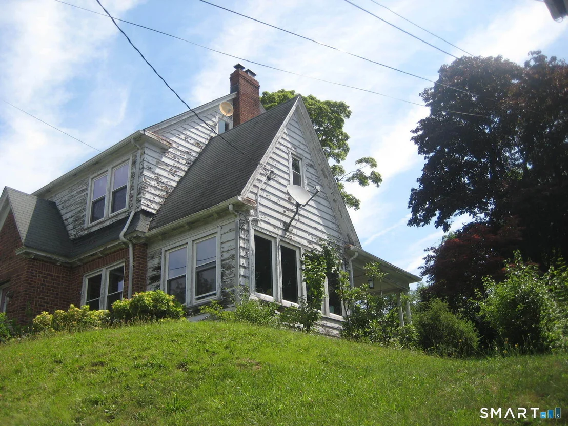 Photo of 105 Roydon Road