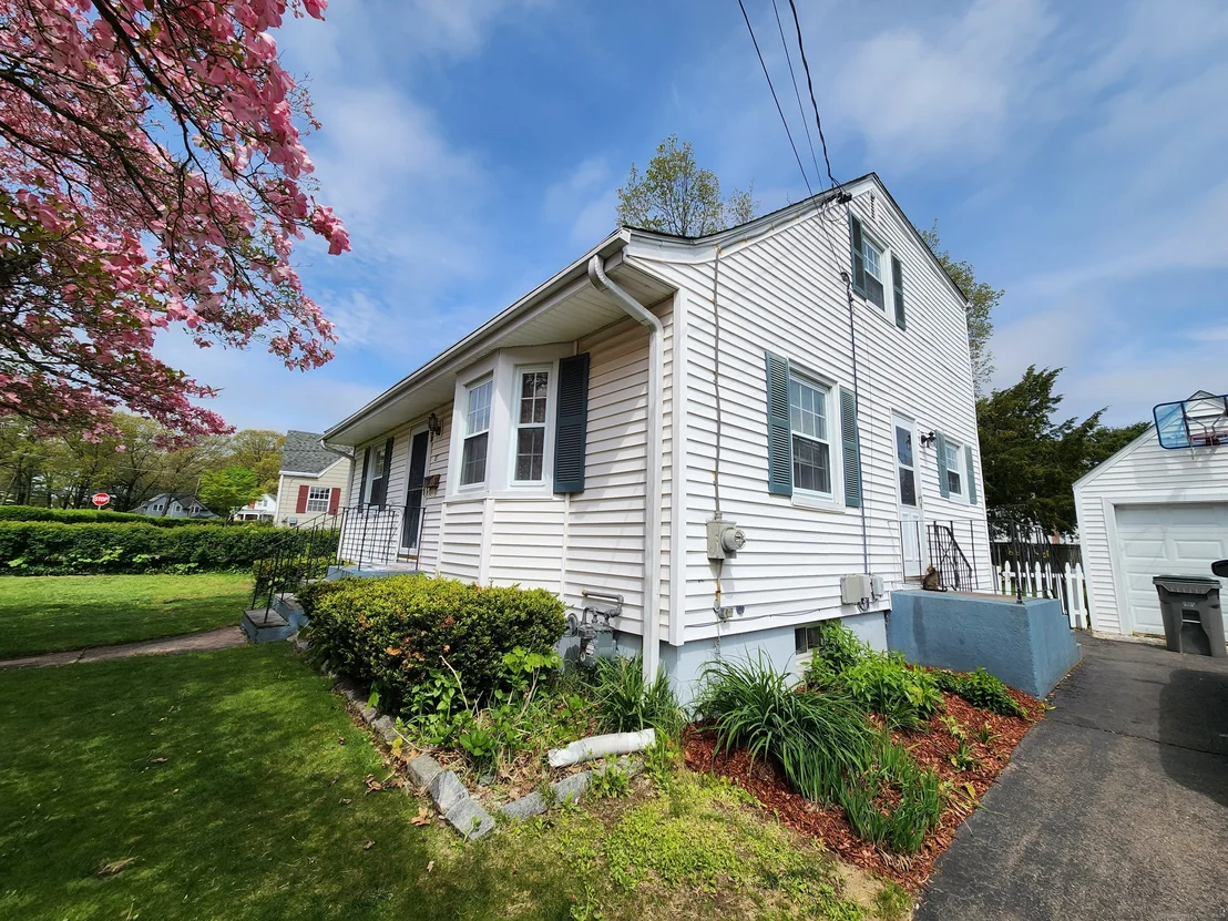Photo of 27 Linnmore Drive