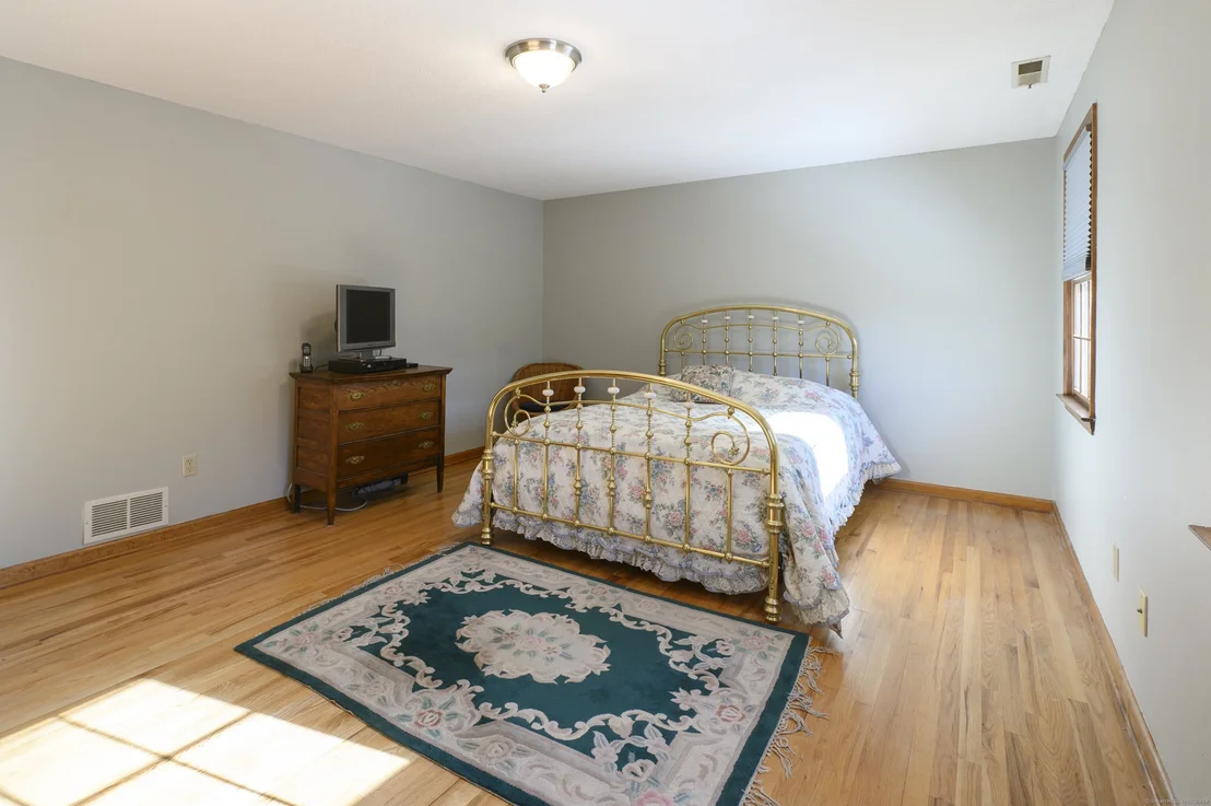 Photo of 1352 Wolf Hill Road