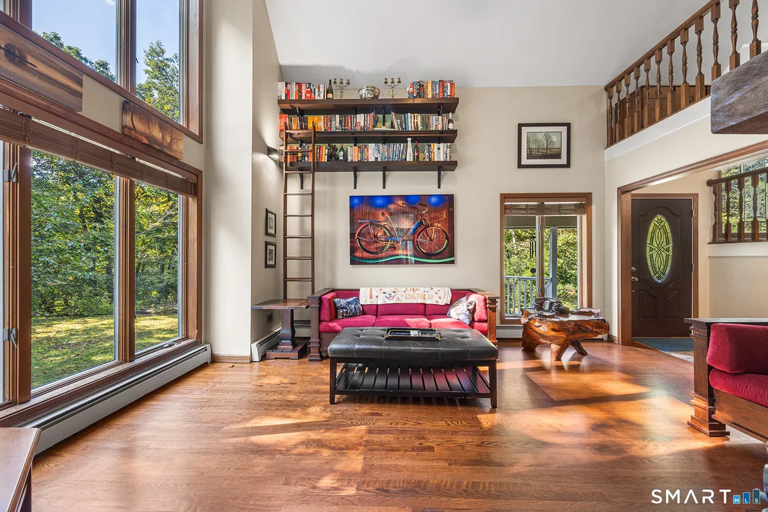 Photo of 82 River Road