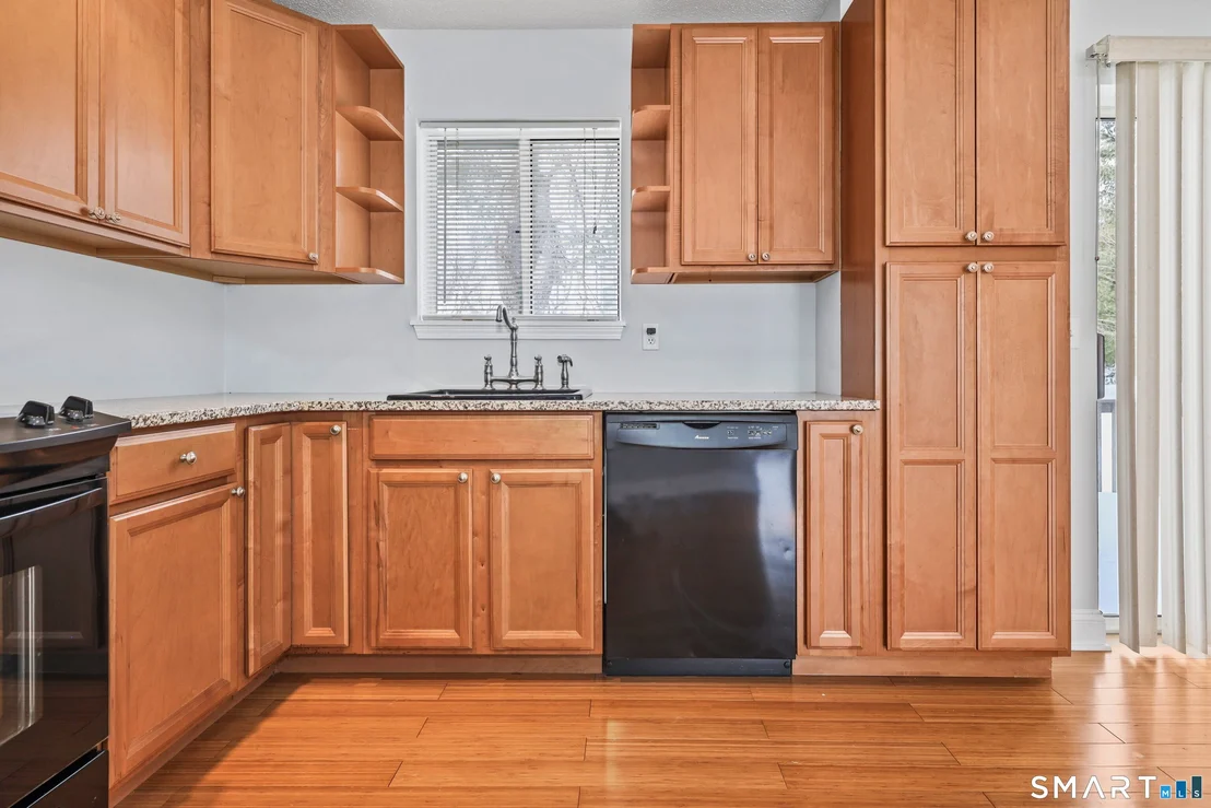 Photo of Unit 11D at 925 Oronoke Road