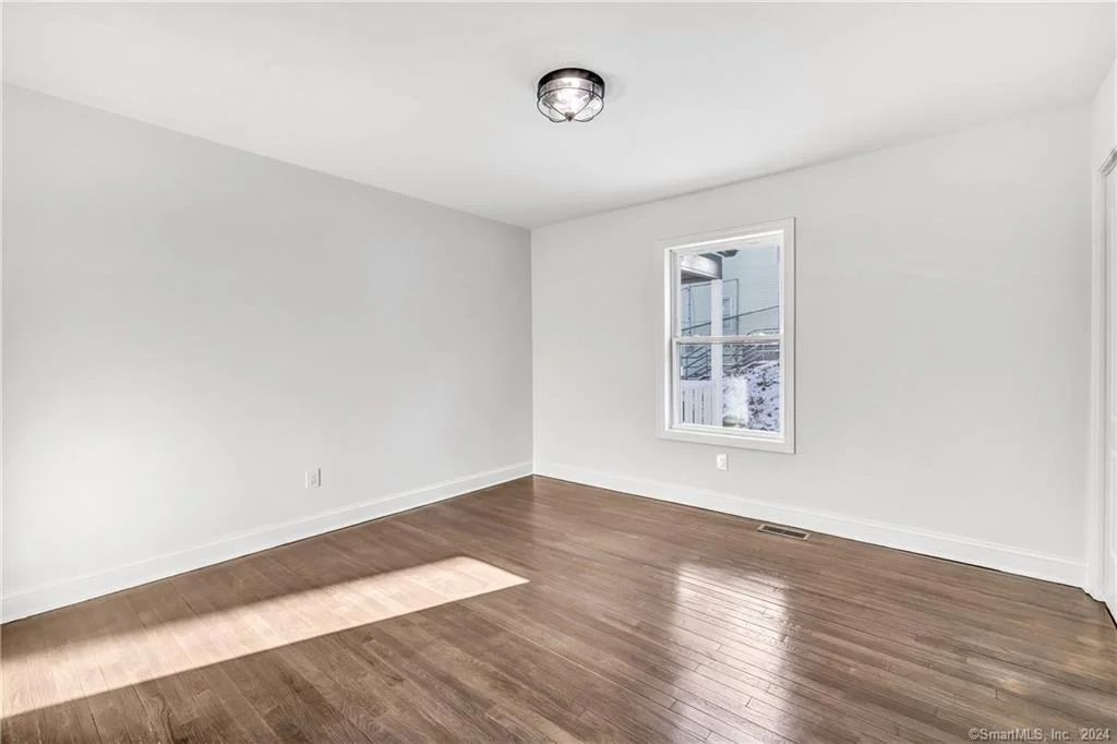 Photo of 39 Edgefield Avenue