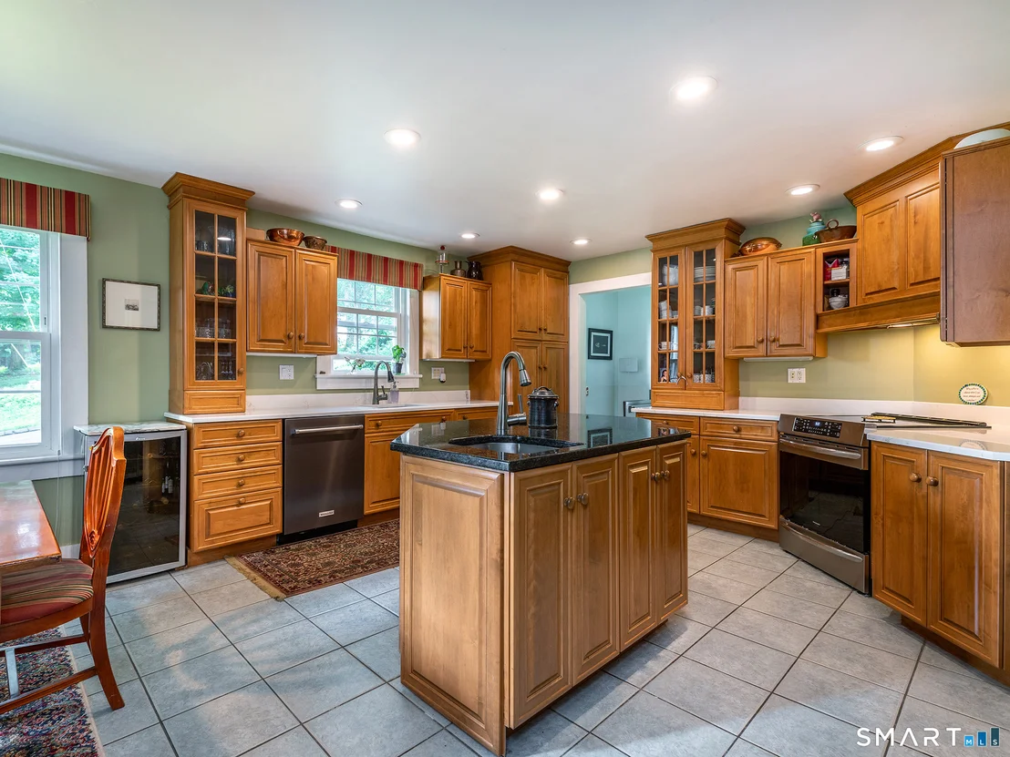 Photo of 552 Breakneck Hill Road