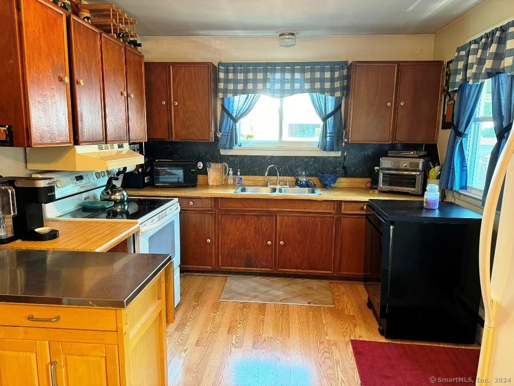 Photo of 24 Grove Avenue