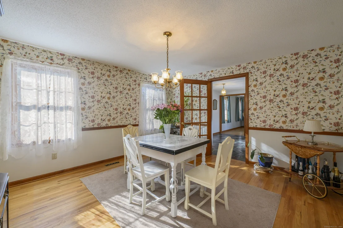 Photo of 1352 Wolf Hill Road
