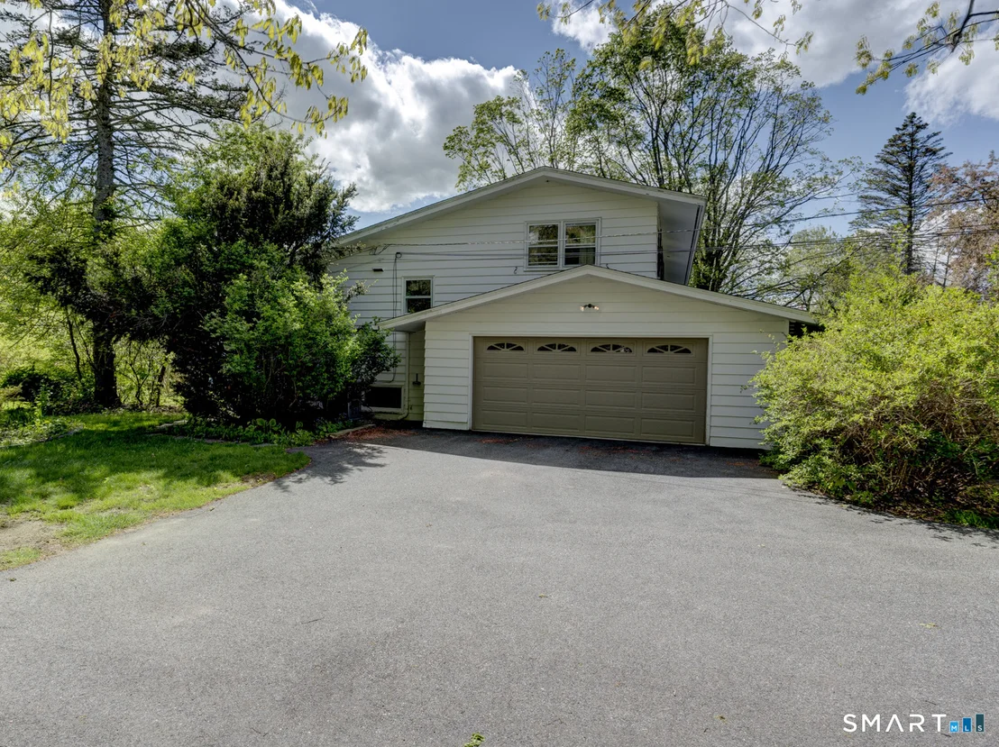 Photo of 284 Chestnut Hill Road