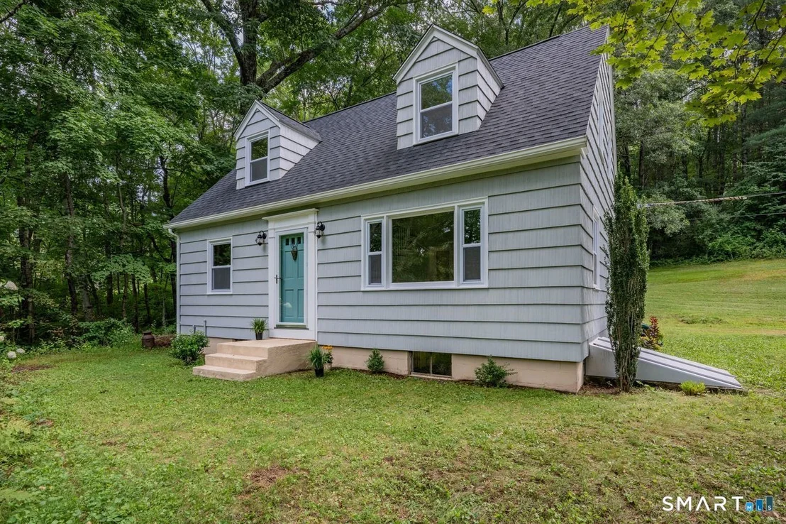 Photo of 425 Lakeside Road