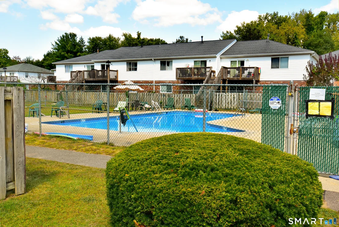 Photo of Unit F at 4 Georgetown Drive