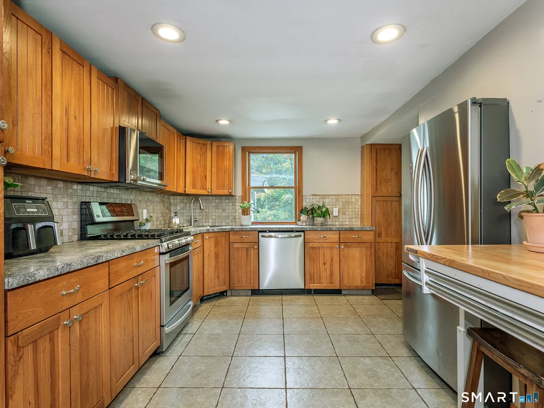 Photo of 28 Curtiss Hill Road