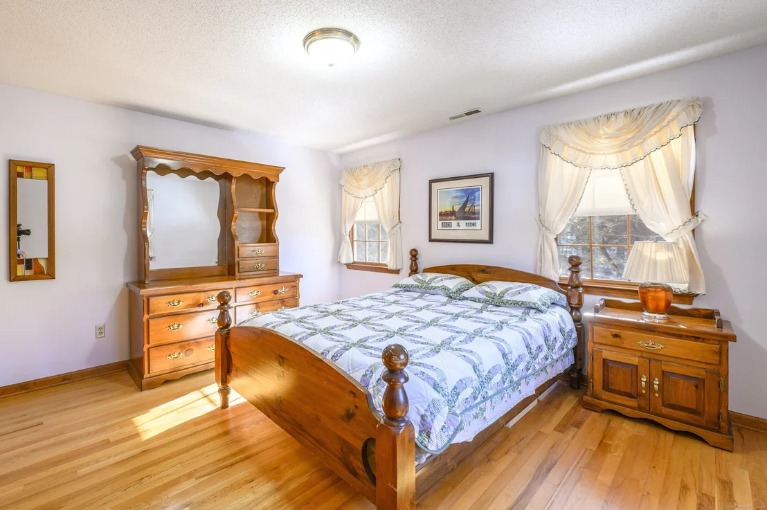 Photo of 1352 Wolf Hill Road