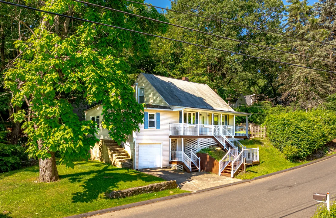 Photo of 1367 Spindle Hill Road