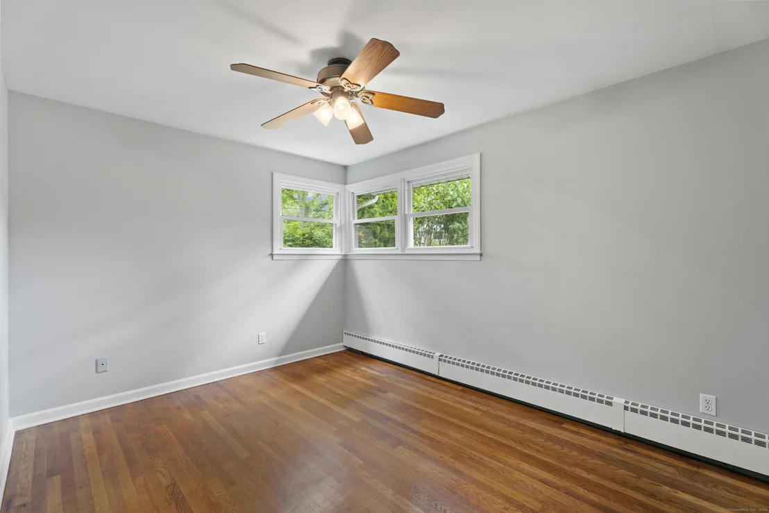 Photo of 252 Lakeview Drive