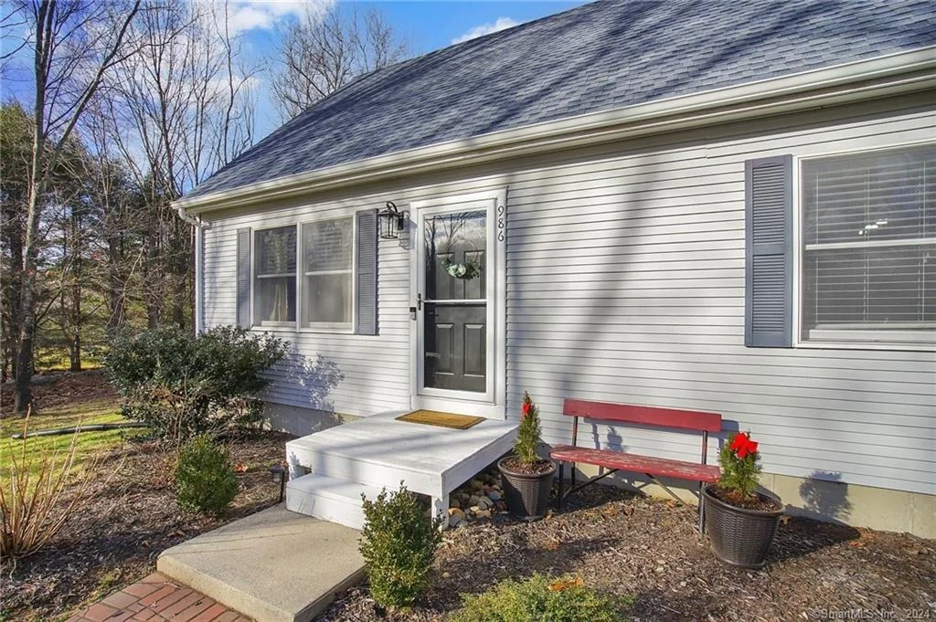 Photo of 986 Merrow Road