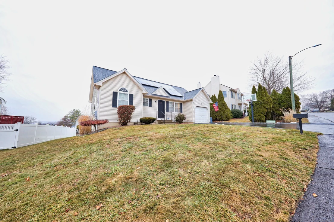 Photo of 242 Kendall Circle
