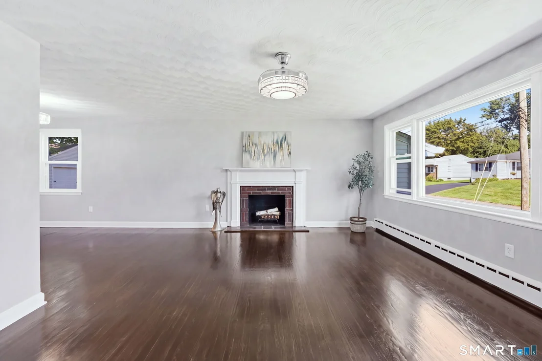 Photo of 156 Robin Hill Road