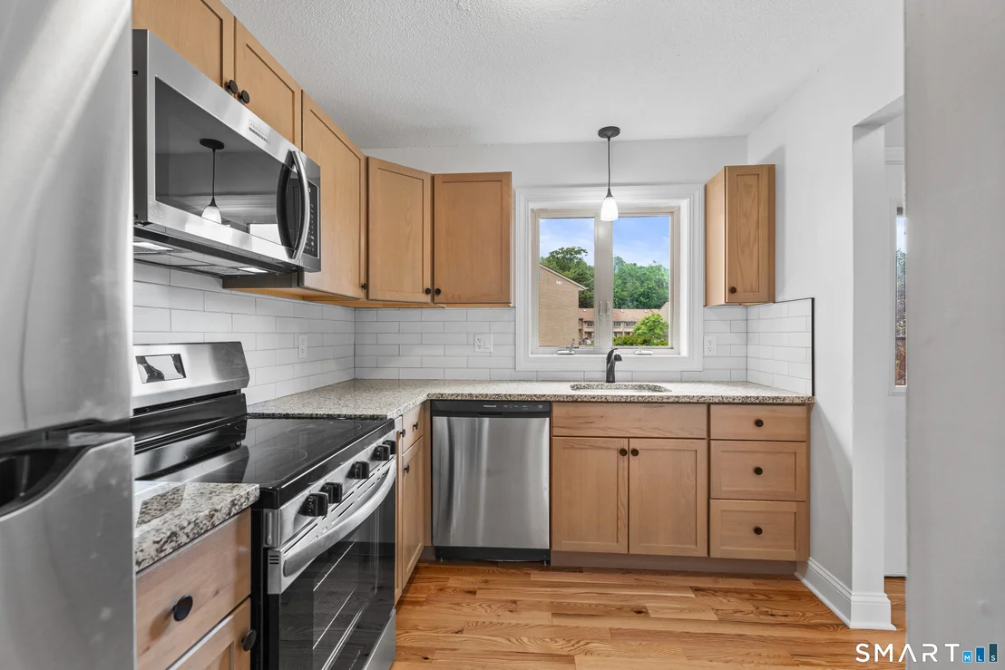 Photo of Unit 17 at 827 Oronoke Road
