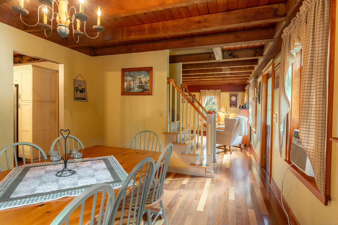Photo of 512 Squaw Rock Road