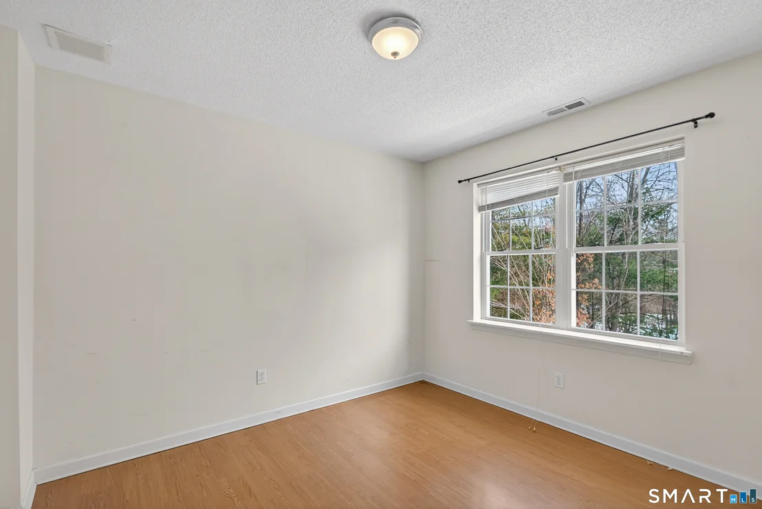 Photo of 230 White Oak Way