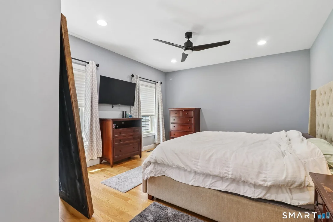 Photo of 44 River Road