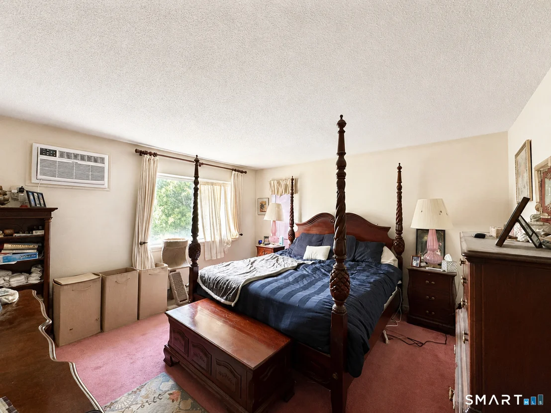 Photo of Unit 13J at 925 Oronoke Road