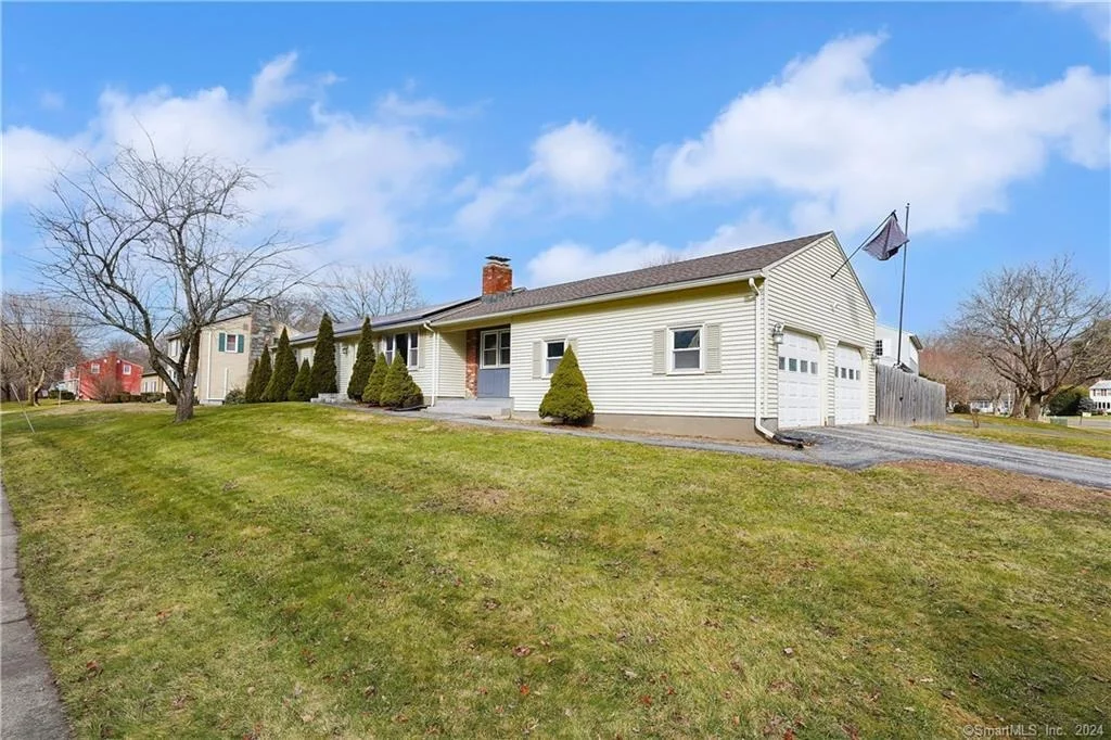 Photo of 1 Deerfield Circle