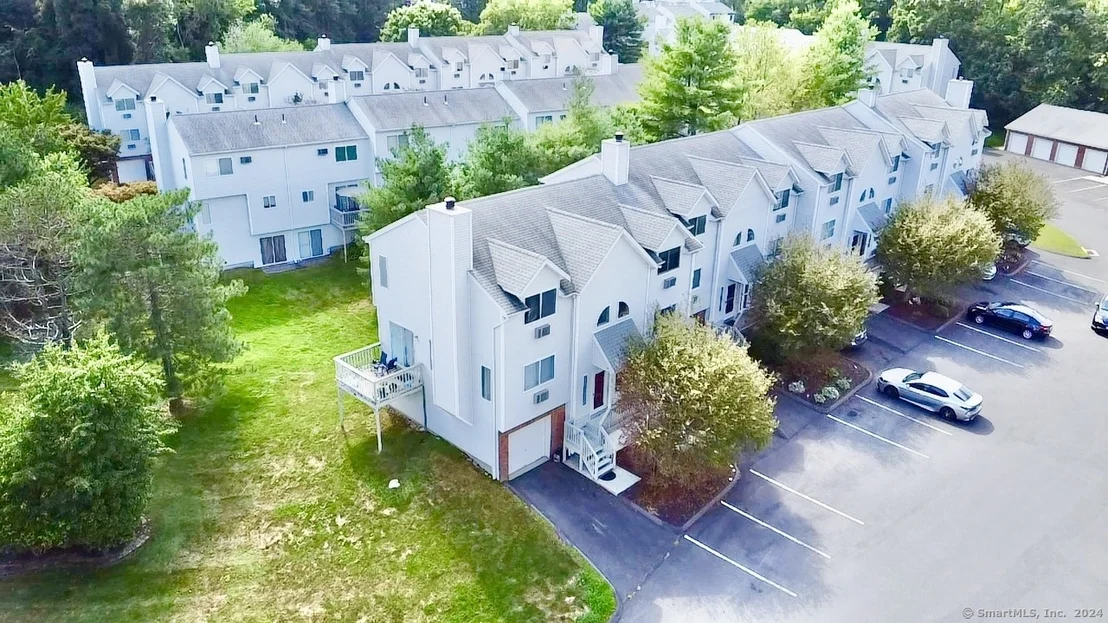 Photo of Unit 24A at 925 Oronoke Road