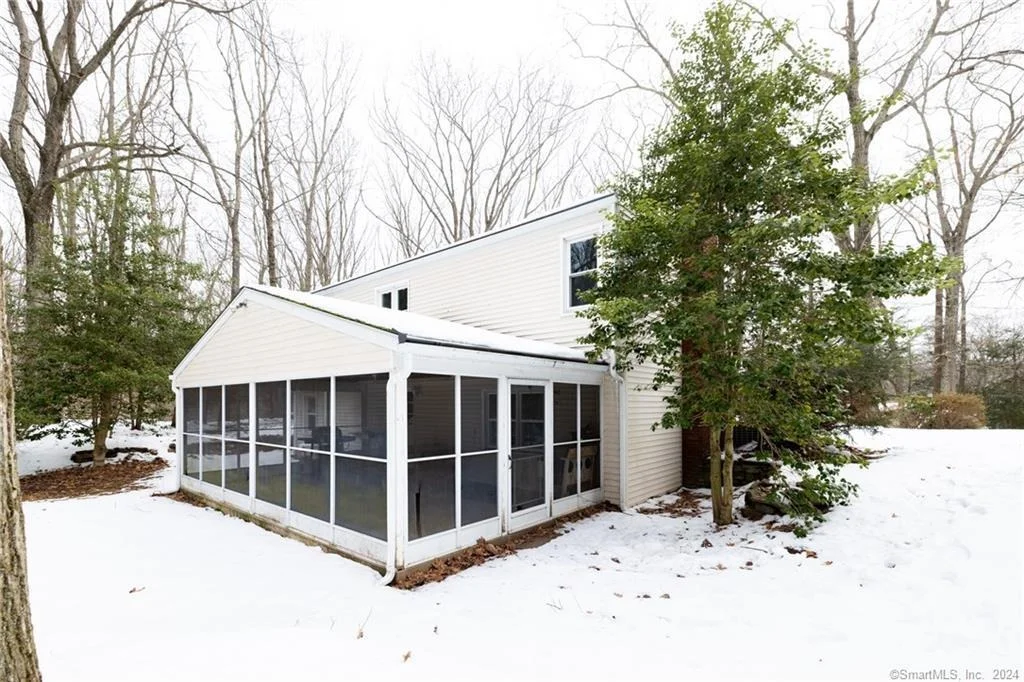 Photo of 2620 Downes Road