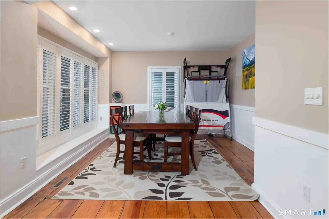 Photo of 140 Round Hill Road