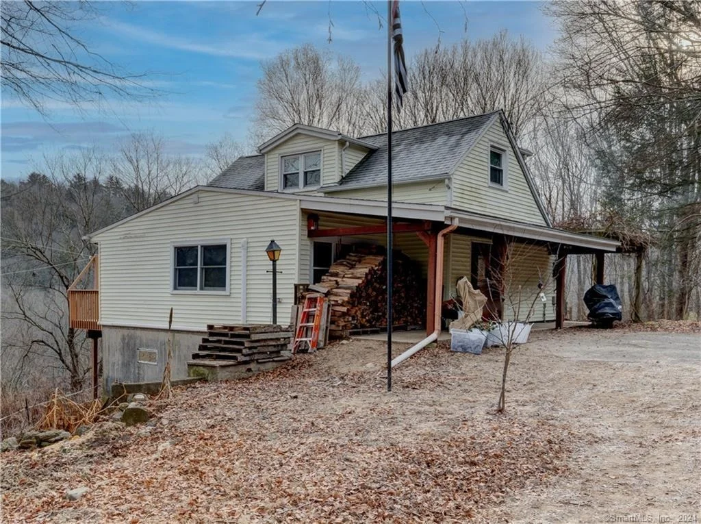 Photo of 880 South Road