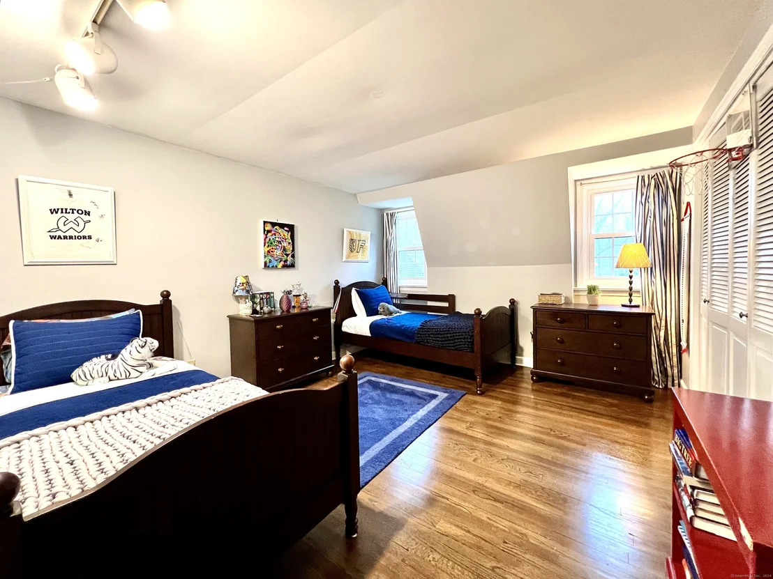 Photo of 320 Westport Road