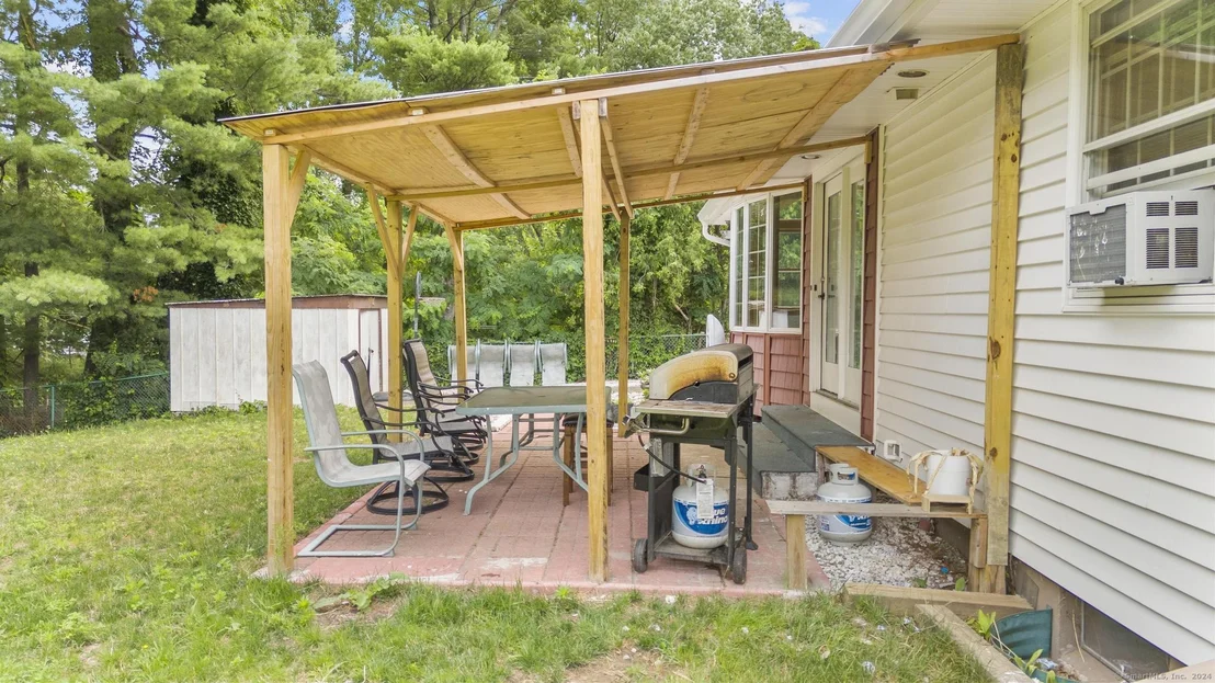 Photo of 668 Ellington Road