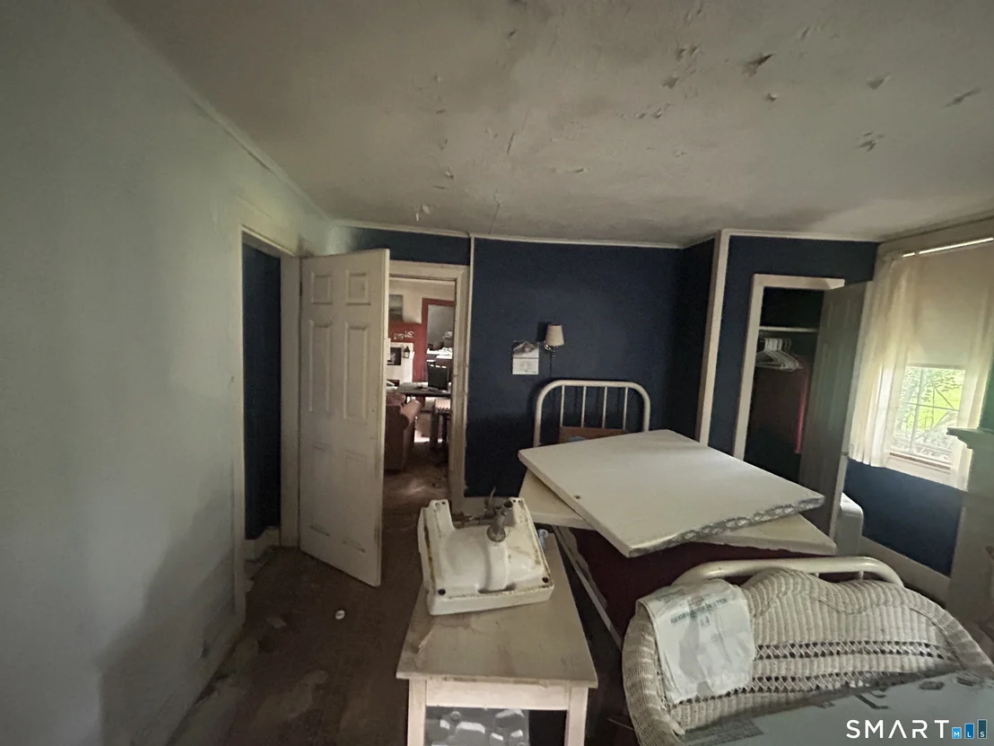 Photo of 433 Simsbury Road