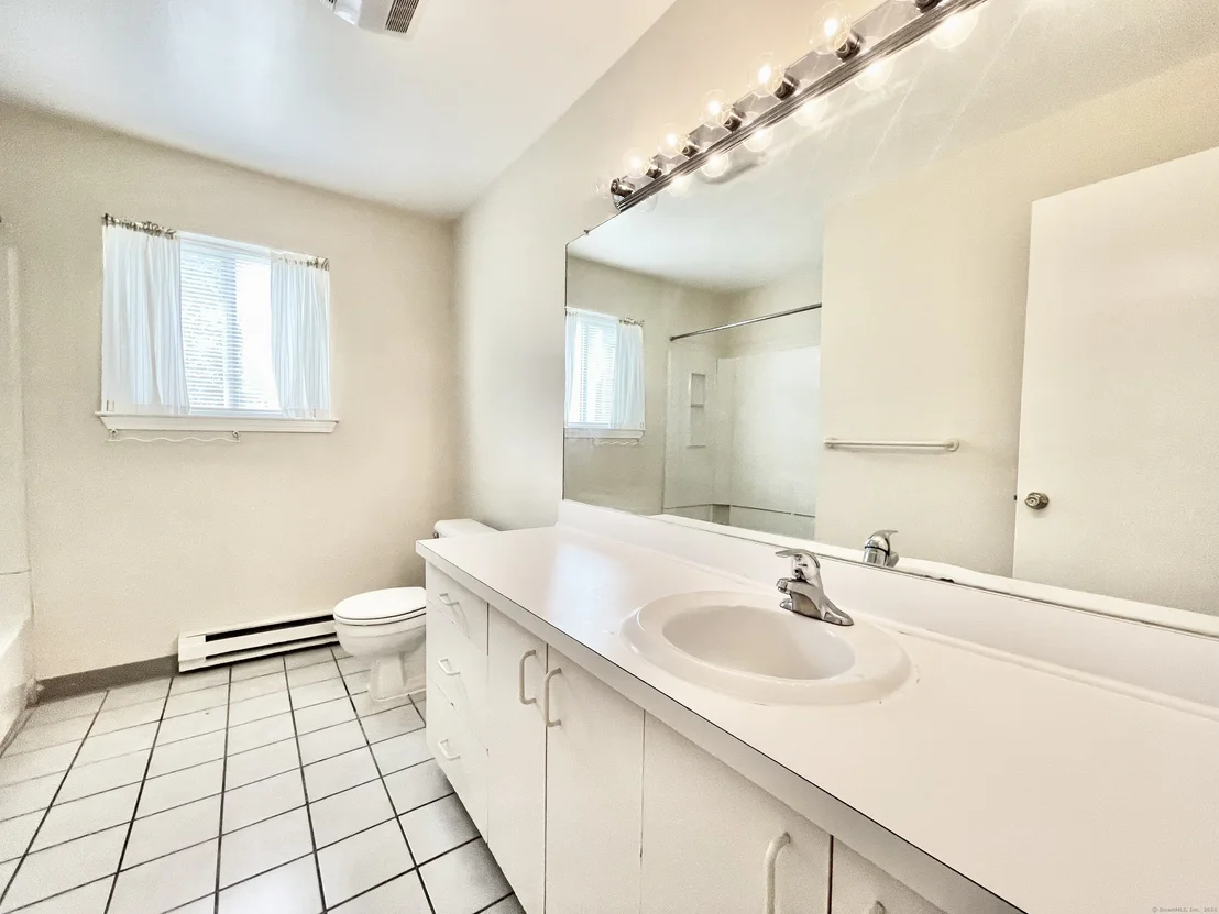 Photo of Unit 34D at 925 Oronoke Road