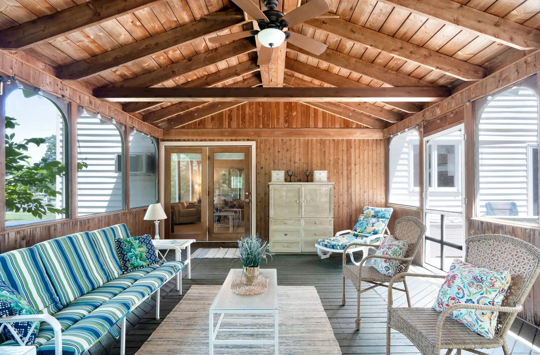 Photo of 302 Quarry Brook Drive