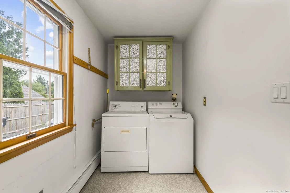 Photo of 668 Ellington Road