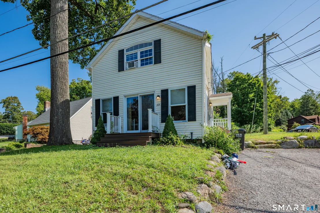 Photo of 325 Wakefield Boulevard