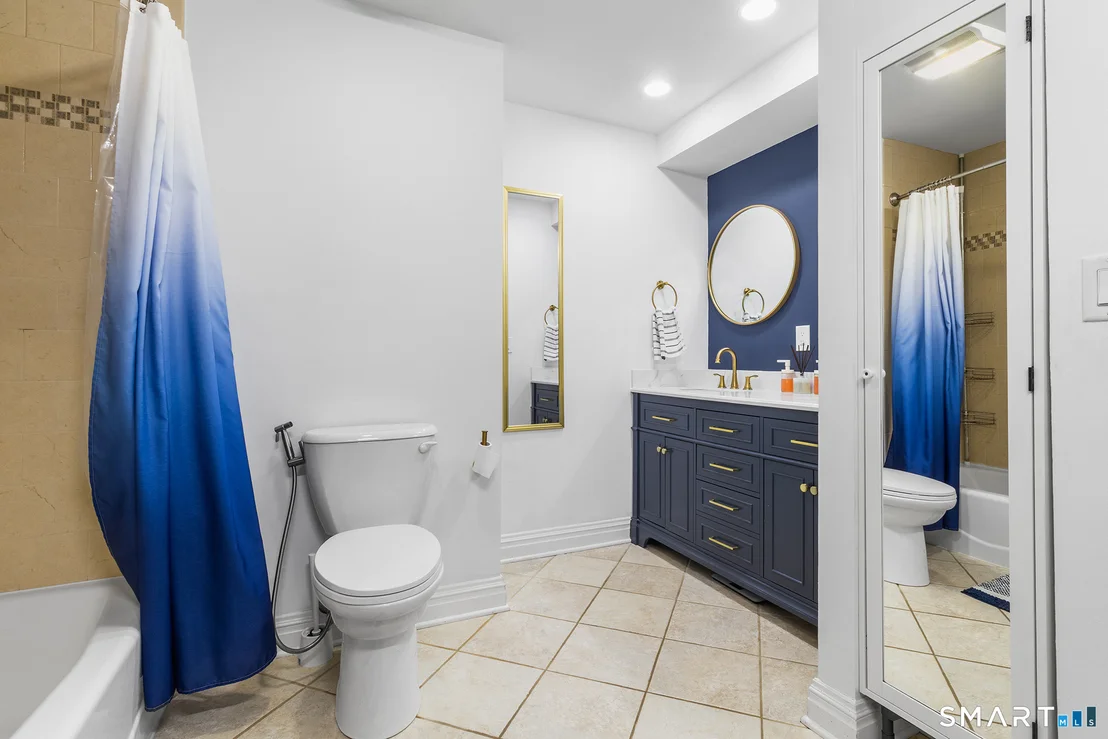 Photo of 1710 Stratfield Road