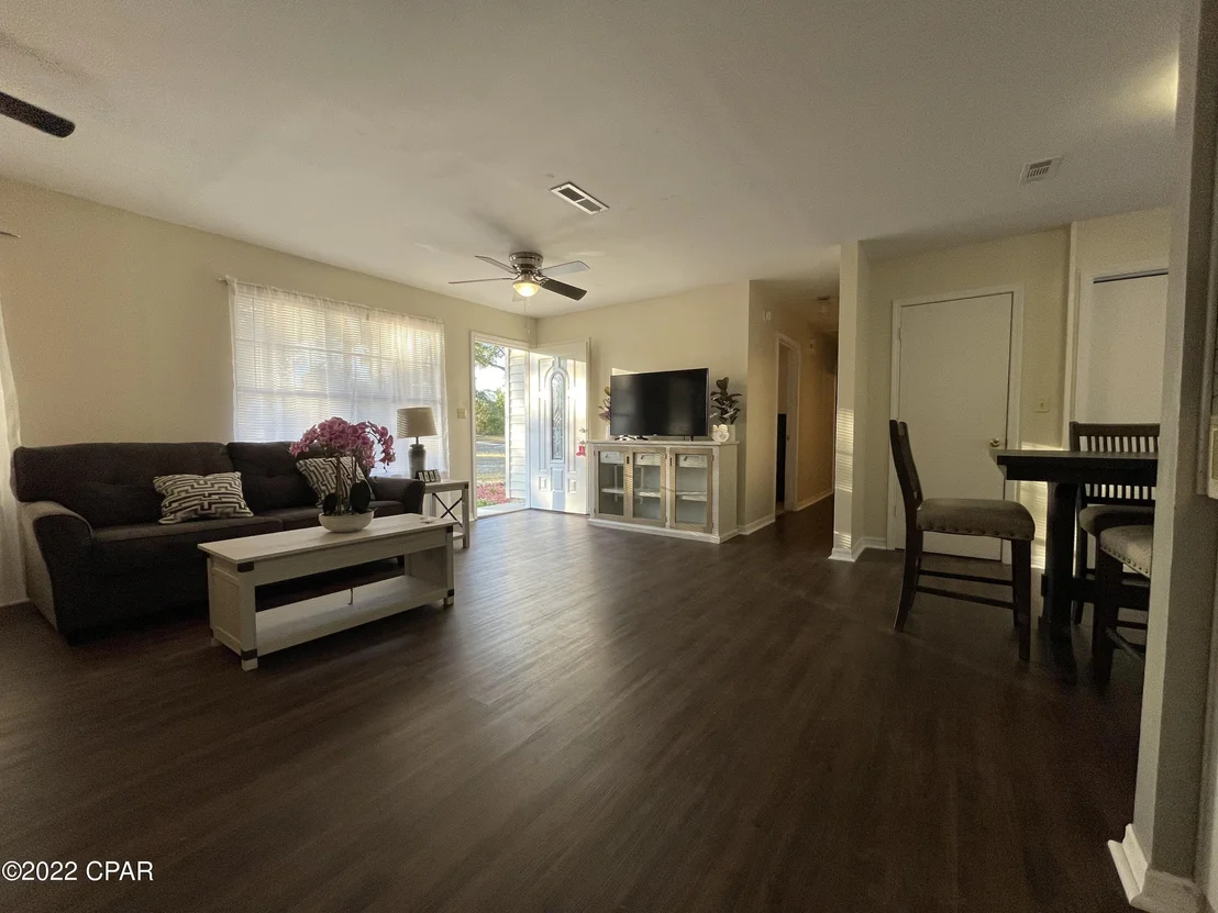 Photo of 2860 Henderson Road
