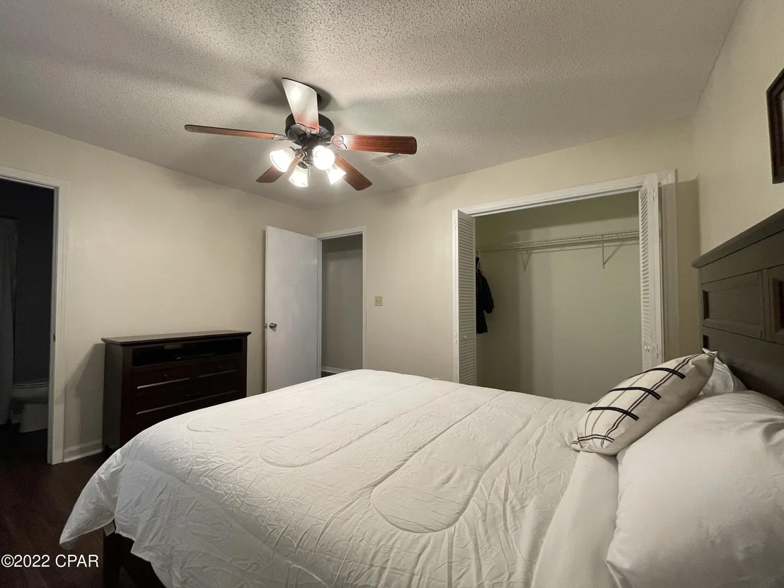 Photo of 2860 Henderson Road