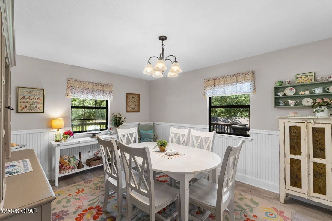 Photo of 3875 River Road