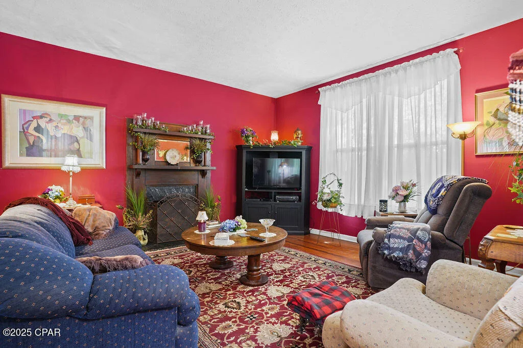 Photo of 1324 Coggin Avenue